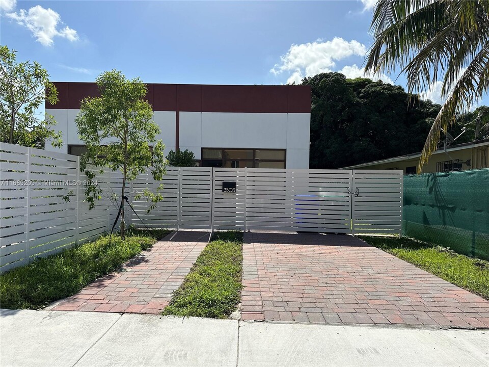 3501 NW 11th Ct in Miami, FL - Building Photo