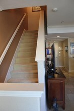 Village Walk in San Diego, CA - Foto de edificio - Building Photo