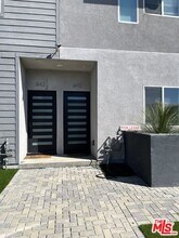 644 N Manhattan Pl in Los Angeles, CA - Building Photo - Building Photo