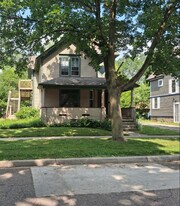 516 Oak St in Kalamazoo, MI - Building Photo