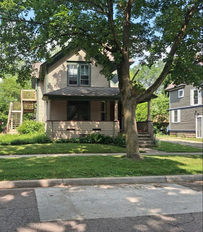property at 516 Oak St