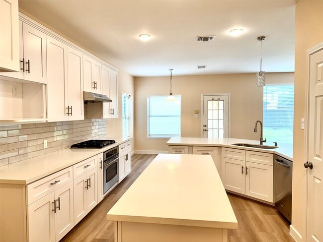 property at 1818 Maidenhair Ln