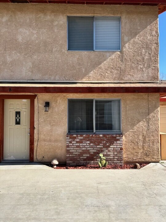 1017 W Perdew Ave in Ridgecrest, CA - Building Photo