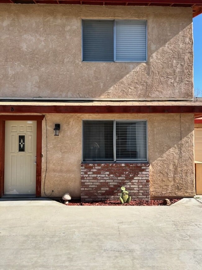 property at 1017 W Perdew Ave