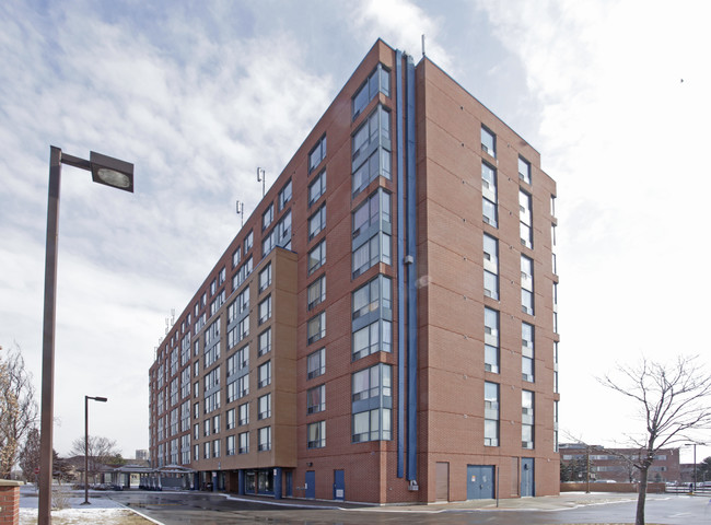 7095 Rexwood Rd in Mississauga, ON - Building Photo - Building Photo