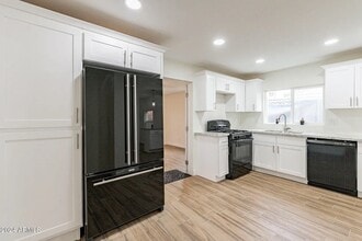 206 E Kinderman Dr in Avondale, AZ - Building Photo - Building Photo