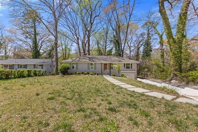 2779 Horse Shoe Dr in Atlanta, GA - Building Photo - Building Photo