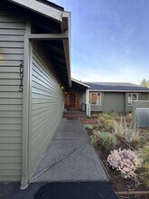 20915 SE King Hezekiah Way in Bend, OR - Building Photo - Building Photo