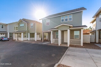 3218 W Glendale Ave in Phoenix, AZ - Building Photo - Building Photo