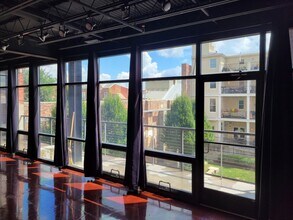 120 N Indian Alley, Unit 200 in Winchester, VA - Foto de edificio - Building Photo