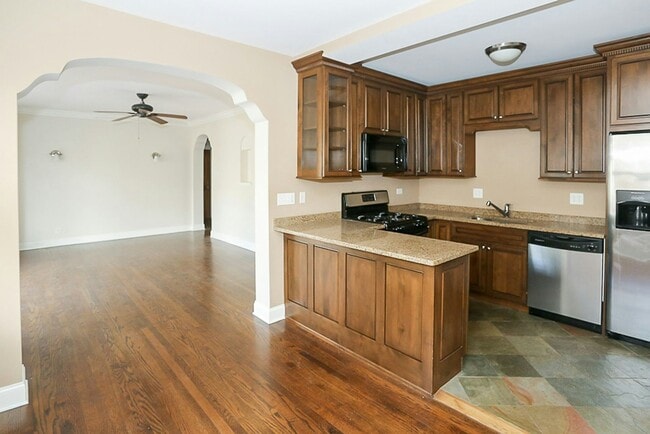 property at 4836 N Paulina St
