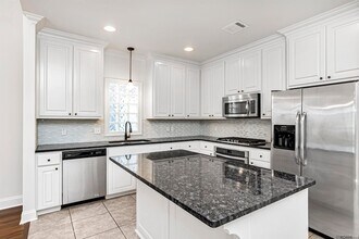 3167 Cypress View Ln in Baton Rouge, LA - Foto de edificio - Building Photo