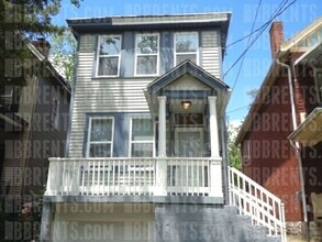 1852 Hewitt Ave in Cincinnati, OH - Building Photo - Building Photo