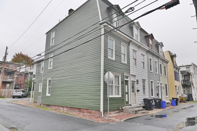 property at 919 Penn St