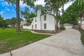 10815 Creektree Dr in Houston, TX - Building Photo - Building Photo