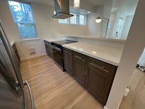 5621 Fauntleroy Way SW, Unit C in Seattle, WA - Building Photo - Building Photo