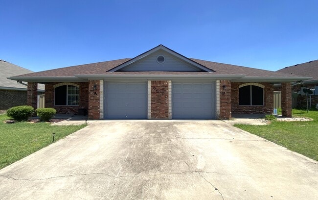 2002 Charleston Ct, Unit B