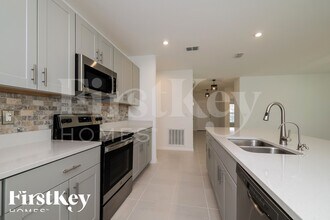 5007 Vellacito Way in Davenport, FL - Building Photo - Building Photo