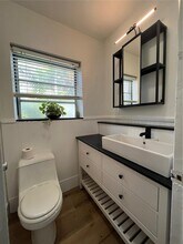 2410 Thomas St in Hollywood, FL - Building Photo - Building Photo