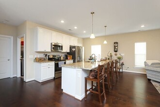 119 Mainsail Loop in Yorktown, VA - Building Photo - Building Photo