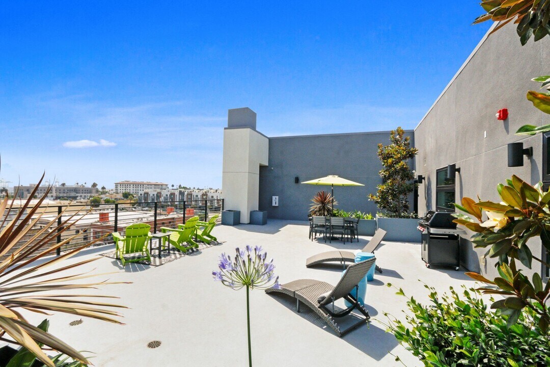 Thrive on 7th in San Pedro, CA - Building Photo