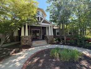 1615 Elmwood Ct in Charlottesville, VA - Building Photo - Building Photo