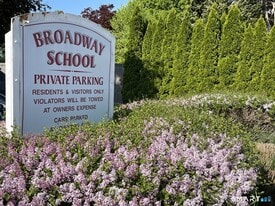 6 School St in Stonington, CT - Building Photo