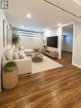 5285 Woodhaven Ct in Burlington, ON - Building Photo - Building Photo