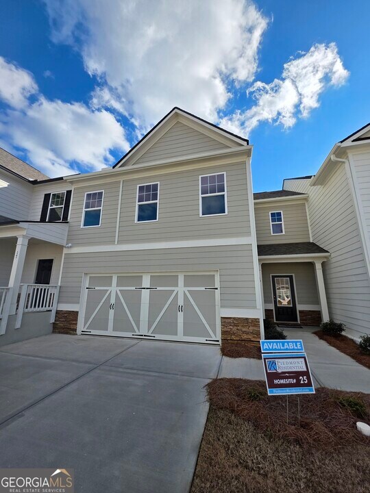 19 Umber Ln in Newnan, GA - Building Photo