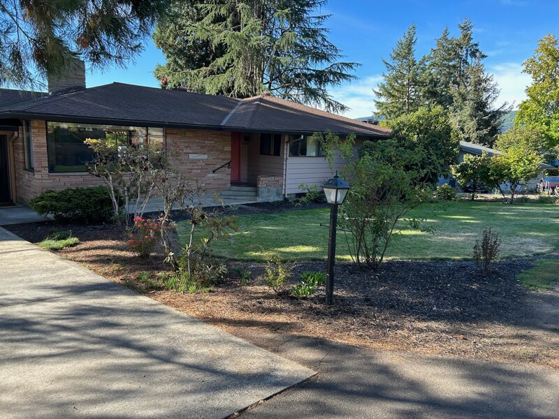 504 Meadow View Rd in Forest Grove, OR - Building Photo