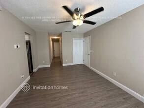 1016 Pioneer Dr in Deltona, FL - Foto de edificio - Building Photo