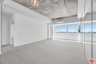 1155 N La Cienega Blvd in West Hollywood, CA - Building Photo - Building Photo