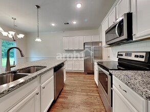 445 Brookgreen Dr in Moncks Corner, SC - Foto de edificio - Building Photo