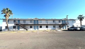 530 S Yarbrough Dr in El Paso, TX - Building Photo