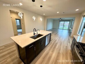 19842 W Badgett Ln in Litchfield Park, AZ - Building Photo - Building Photo