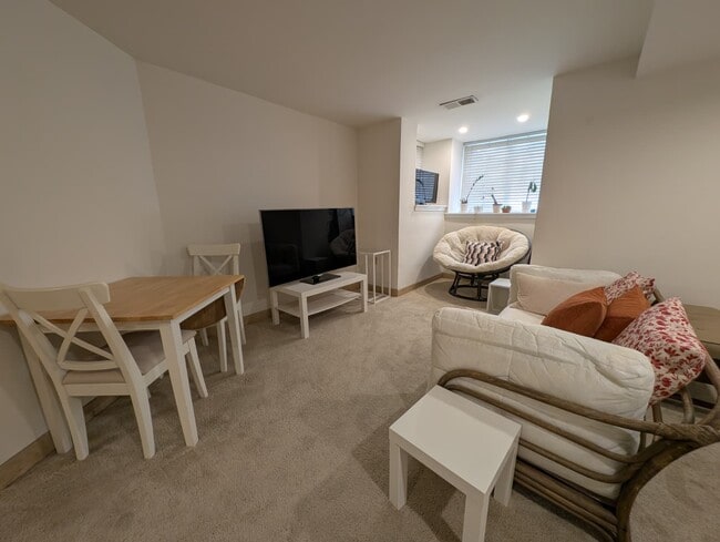 818 A St SE in Washington, DC - Building Photo - Building Photo