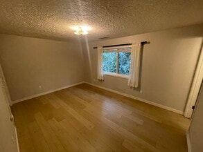 3228 SW Dolph Ct in Portland, OR - Building Photo - Building Photo