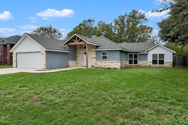 230 Club View W in Seguin, TX - Building Photo - Building Photo