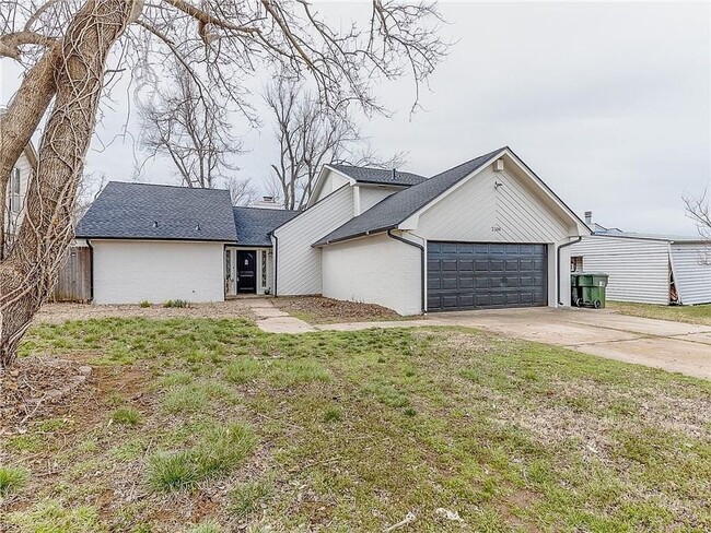 2104 Whiteoak Cir in Norman, OK - Building Photo - Building Photo