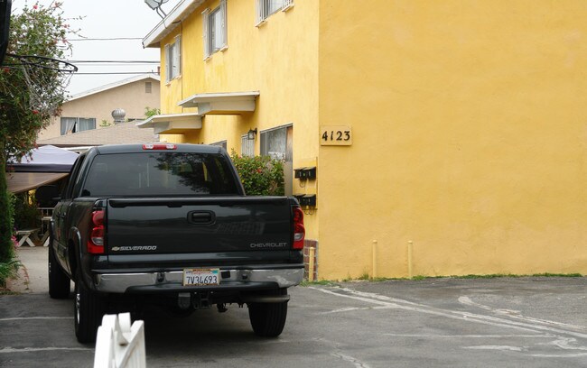 4123 Baywood St in Los Angeles, CA - Foto de edificio - Building Photo