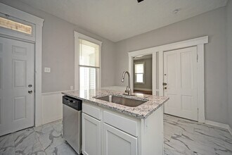 6116 Conover St, Unit 1 in Cincinnati, OH - Building Photo - Building Photo