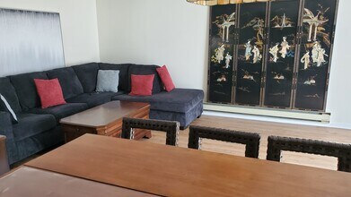 5 E Ridge Rd, Unit 1 Bed 1Bath apartment in in Stamford, CT - Building Photo - Building Photo