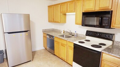41 Walnut St, Unit 44 in Waltham, MA - Foto de edificio - Building Photo