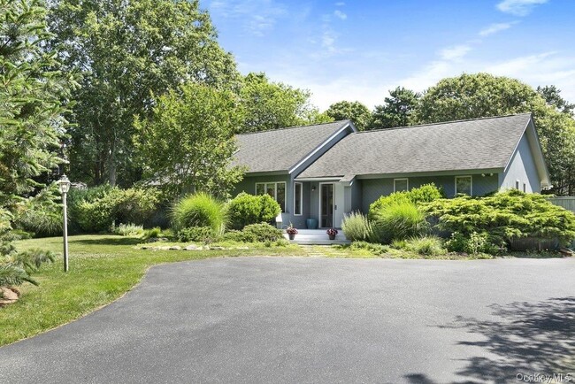 70 Jagger Ln in Westhampton, NY - Building Photo - Building Photo