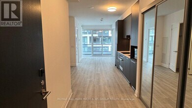 65 Broadway Ave in Toronto, ON - Building Photo - Building Photo