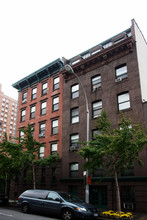 454 W 35th St in New York, NY - Building Photo - Building Photo