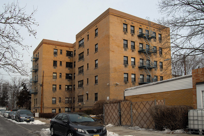 Park Tower Apartments in Bayonne, NJ - Building Photo - Building Photo