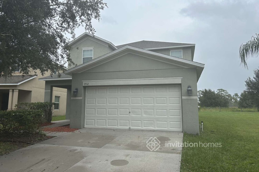 7712 Maroon Peak Dr in Ruskin, FL - Building Photo