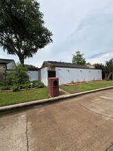 1012 Fleetwood Pl Dr in Houston, TX - Building Photo - Building Photo