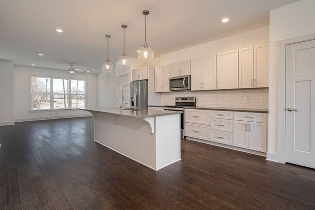 225 Cleveland St in Nashville, TN - Foto de edificio - Building Photo